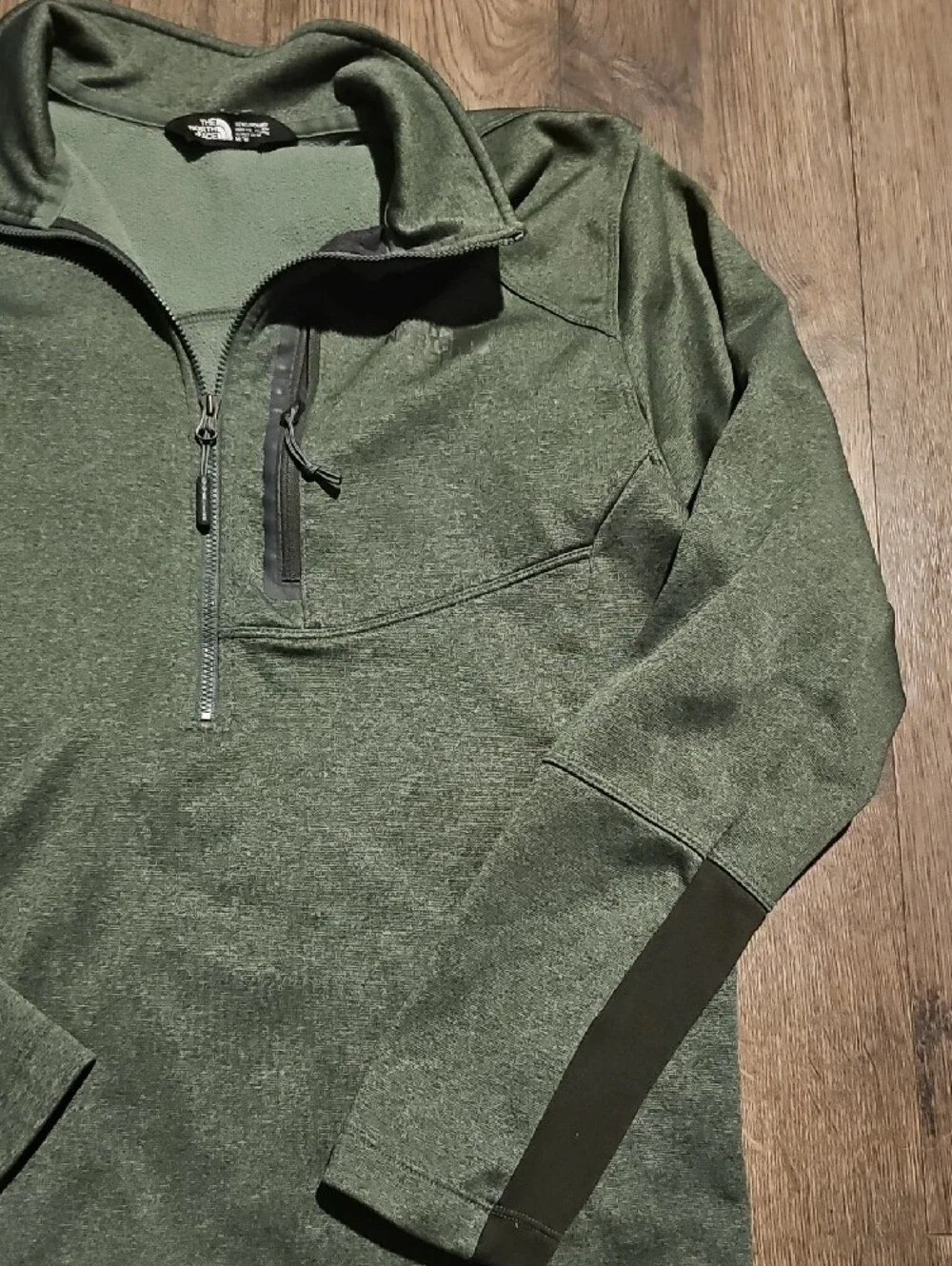The North Face Men's Dark Olive Green Quarter-Zip Pullover Medium Shirt